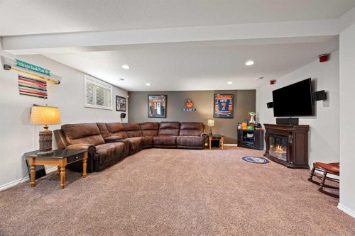 2102 58A Avenue Close, Lloydminster, AB - Indoor Photo Showing Other Room