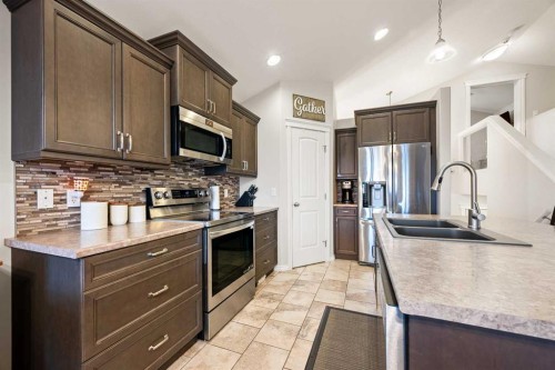 2102 58A Avenue Close, Lloydminster, AB - Indoor Photo Showing Kitchen With Double Sink With Upgraded Kitchen