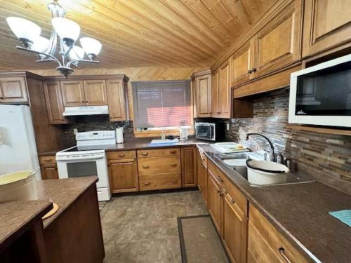 64 Suffern Lake, Suffern Lake, SK - Indoor Photo Showing Kitchen