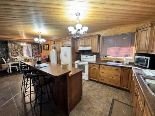 64 Suffern Lake, Suffern Lake, SK - Indoor Photo Showing Kitchen