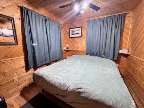 64 Suffern Lake, Suffern Lake, SK - Indoor Photo Showing Bedroom