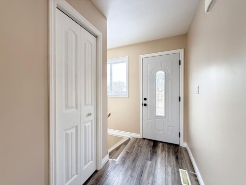 111 1 Street North, Marwayne, AB - Indoor Photo Showing Other Room