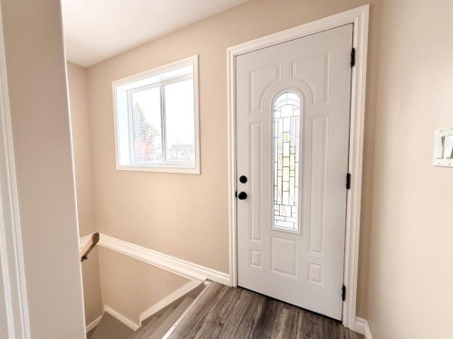 111 1 Street North, Marwayne, AB - Indoor Photo Showing Other Room