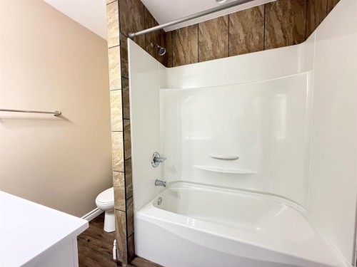 111 1 Street North, Marwayne, AB - Indoor Photo Showing Bathroom