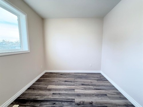 111 1 Street North, Marwayne, AB - Indoor Photo Showing Other Room