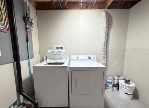 111 1 Street North, Marwayne, AB - Indoor Photo Showing Laundry Room