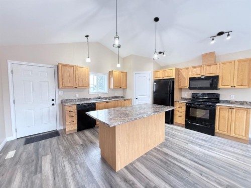 111 1 Street North, Marwayne, AB - Indoor Photo Showing Kitchen With Double Sink