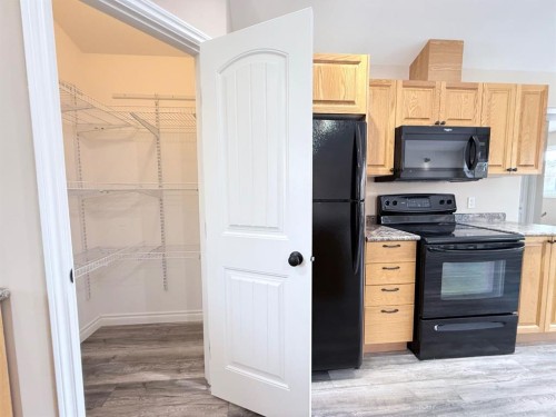 111 1 Street North, Marwayne, AB - Indoor Photo Showing Kitchen