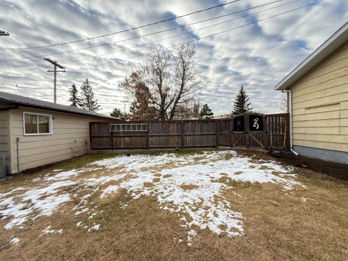 5101 55 Street, Mannville, AB - Outdoor