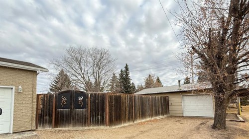 5101 55 Street, Mannville, AB - Outdoor