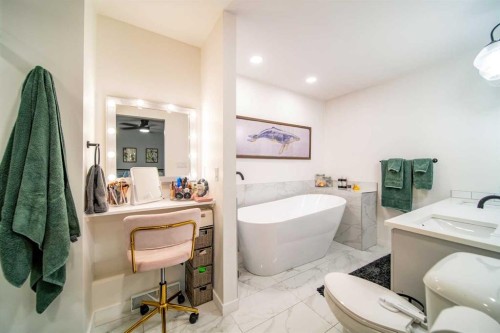 914 26 Street, Wainwright, AB - Indoor Photo Showing Bathroom