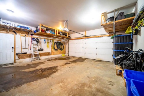 914 26 Street, Wainwright, AB - Indoor Photo Showing Garage