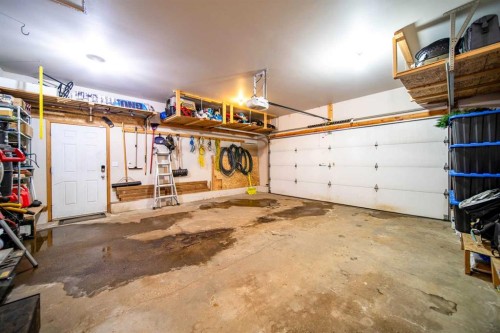 914 26 Street, Wainwright, AB - Indoor Photo Showing Garage
