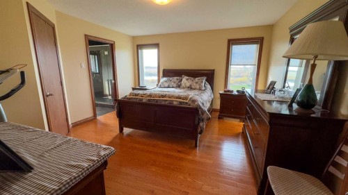 45069 Twp Rd 424, Rural Wainwright No. 61, M.D. Of, AB - Indoor Photo Showing Bedroom