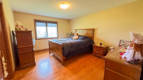 45069 Twp Rd 424, Rural Wainwright No. 61, M.D. Of, AB - Indoor Photo Showing Bedroom