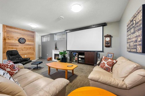 2112 56 Avenue, Lloydminster, AB - Indoor Photo Showing Living Room