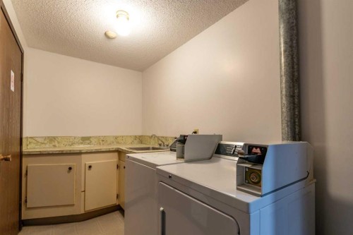 1-6-5502 49 Avenue, Lloydminster, SK - Indoor
