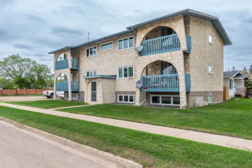 1-6-5502 49 Avenue, Lloydminster, SK - Outdoor