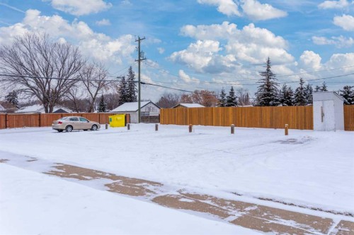 1-6-5502 49 Avenue, Lloydminster, SK - Outdoor