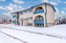 1-6-5502 49 Avenue  Lloydminster, SK S0M 0V4