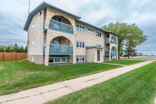 1-6-5502 49 Avenue, Lloydminster, SK - Outdoor