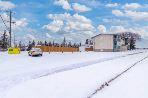 1-6-5502 49 Avenue, Lloydminster, SK - Outdoor