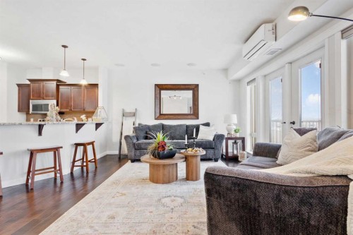 415-4102 69 Avenue, Lloydminster, AB - Indoor Photo Showing Living Room