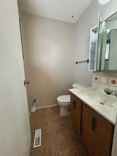 4243 48A Avenue, Vermilion, AB - Indoor Photo Showing Bathroom