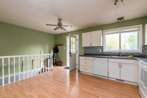 4743 Barr Crescent, Lloydminster, SK - Indoor Photo Showing Kitchen