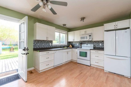 4743 Barr Crescent, Lloydminster, SK - Indoor Photo Showing Kitchen With Double Sink