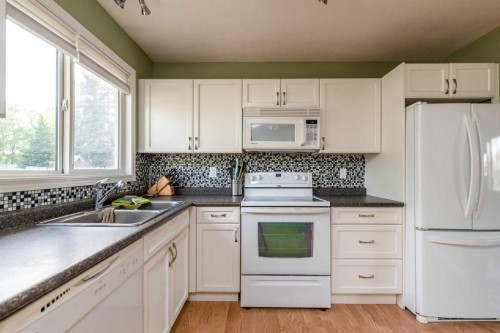 4743 Barr Crescent, Lloydminster, SK - Indoor Photo Showing Kitchen With Double Sink