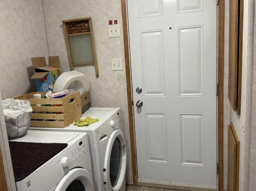 5702 51 Street, Edgerton, AB - Indoor Photo Showing Laundry Room