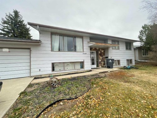 1020 1 Street West, Kindersley, SK - Outdoor With Exterior