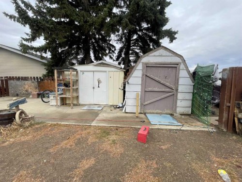 1020 1 Street West, Kindersley, SK - Outdoor