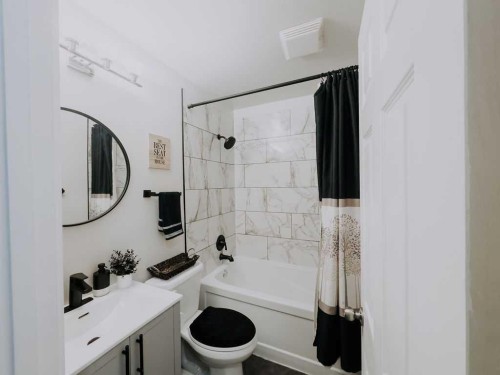 1913 8 Avenue, Wainwright, AB - Indoor Photo Showing Bathroom