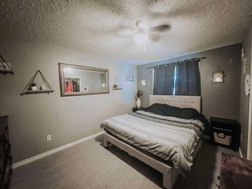 1913 8 Avenue, Wainwright, AB - Indoor Photo Showing Bedroom
