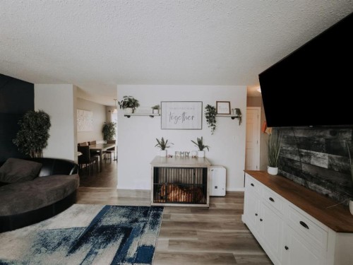 1913 8 Avenue, Wainwright, AB - Indoor Photo Showing Living Room