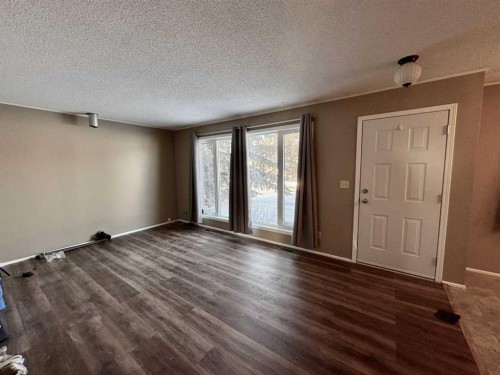 5103 50 Avenue, Myrnam, AB - Indoor Photo Showing Other Room