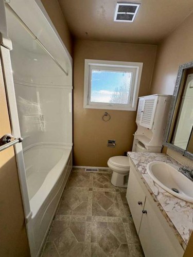 5103 50 Avenue, Myrnam, AB - Indoor Photo Showing Bathroom