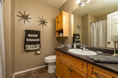2912 65 Avenue, Lloydminster, AB - Indoor Photo Showing Bathroom