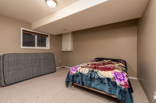 2912 65 Avenue, Lloydminster, AB - Indoor Photo Showing Bedroom