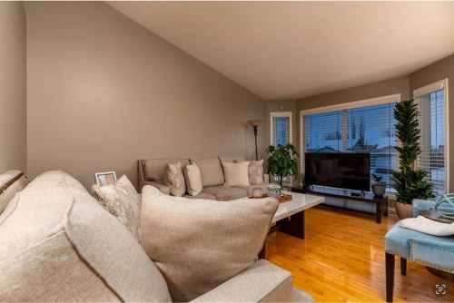 2912 65 Avenue, Lloydminster, AB - Indoor Photo Showing Living Room