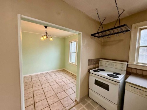 5115 46 Street, Provost, AB - Indoor Photo Showing Kitchen