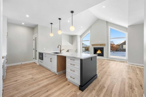 30-2715 73 Avenue, Lloydminster, AB - Indoor Photo Showing Kitchen With Upgraded Kitchen