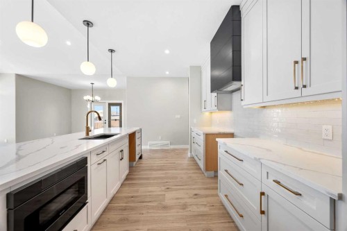 30-2715 73 Avenue, Lloydminster, AB - Indoor Photo Showing Kitchen With Upgraded Kitchen