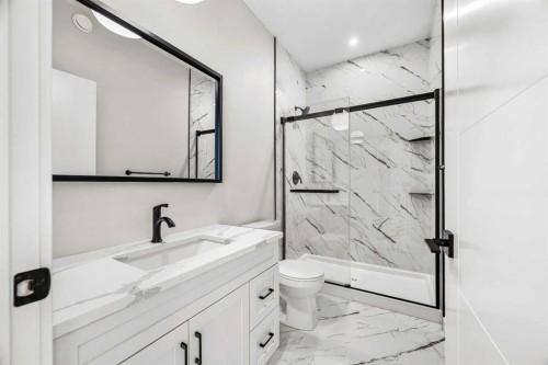 30-2715 73 Avenue, Lloydminster, AB - Indoor Photo Showing Bathroom