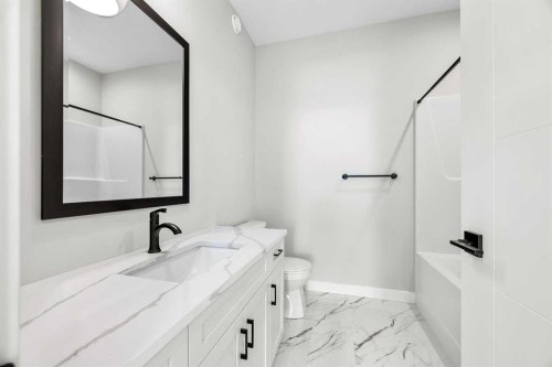 30-2715 73 Avenue, Lloydminster, AB - Indoor Photo Showing Bathroom
