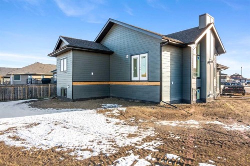 30-2715 73 Avenue, Lloydminster, AB - Outdoor