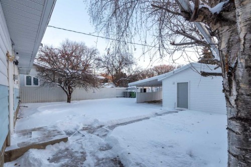 5413 47 Street, Lloydminster, AB - Outdoor