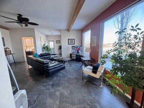 #27 West Bay Estates, Sandy Beach (Sask), SK - Indoor Photo Showing Living Room